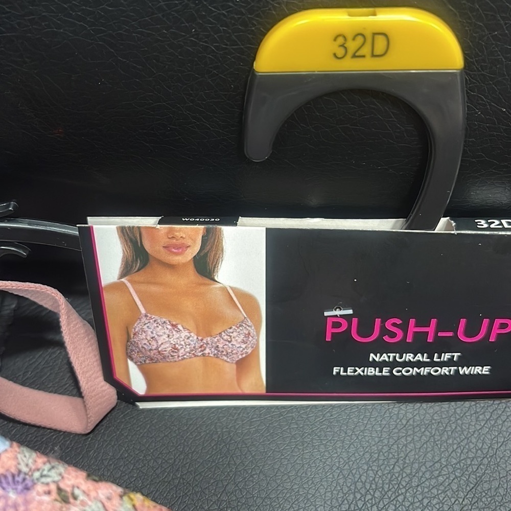 Bras - Picture 4 of 10